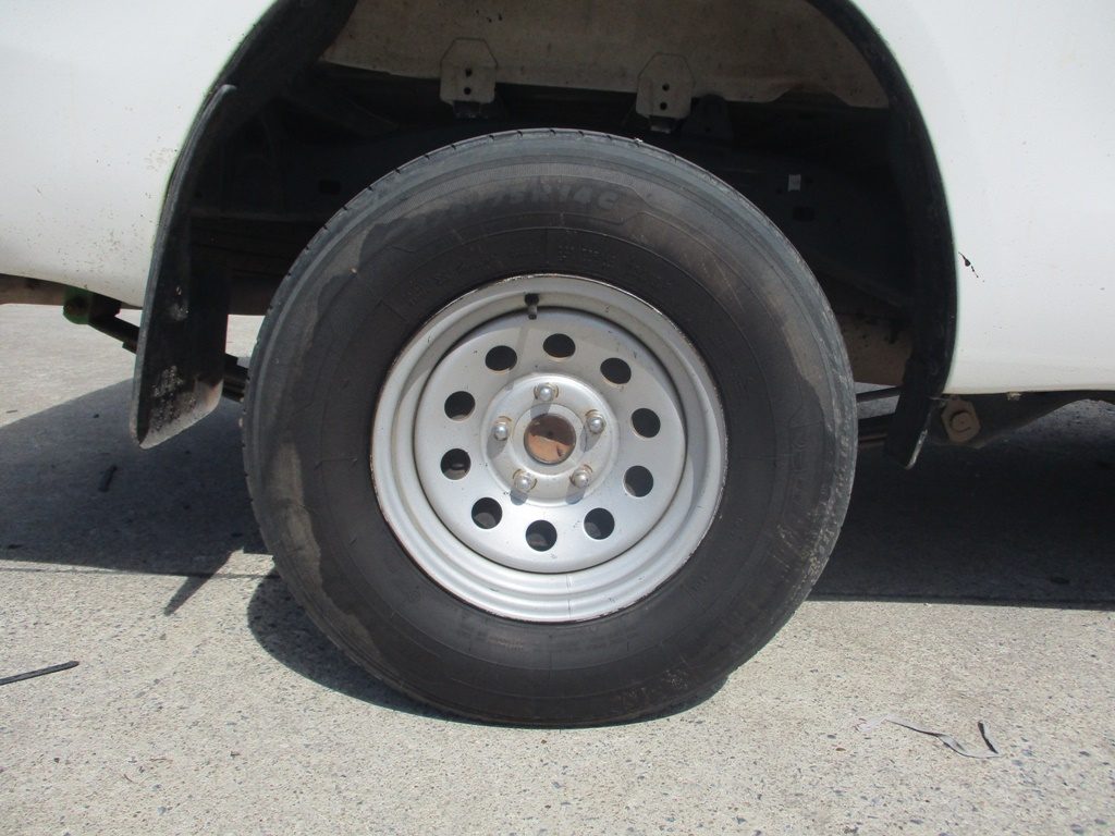 2015 – REVO 2WD 2.4J MT STANDARD WHITE – 8631