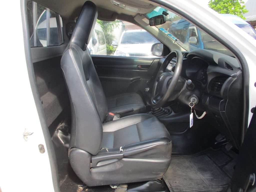 2015 – REVO 2WD 2.4J MT STANDARD WHITE – 8631