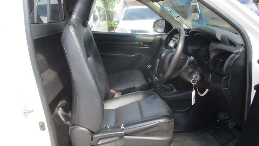 2015 – REVO 2WD 2.4J MT STANDARD WHITE – 8631