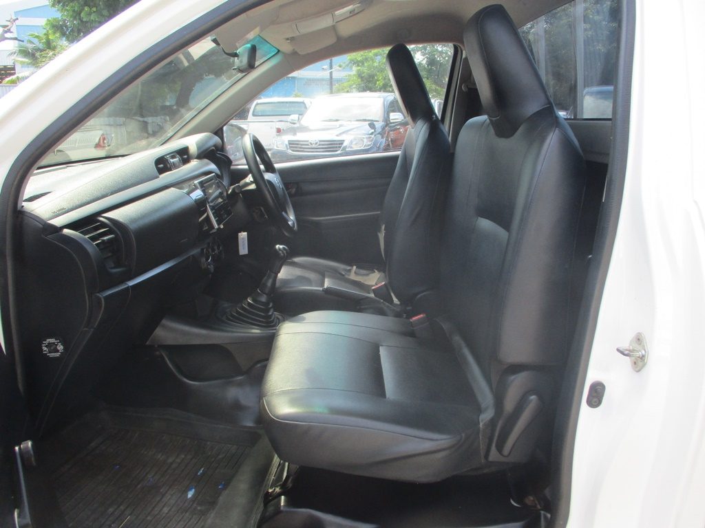 2015 – REVO 2WD 2.4J MT STANDARD WHITE – 8631