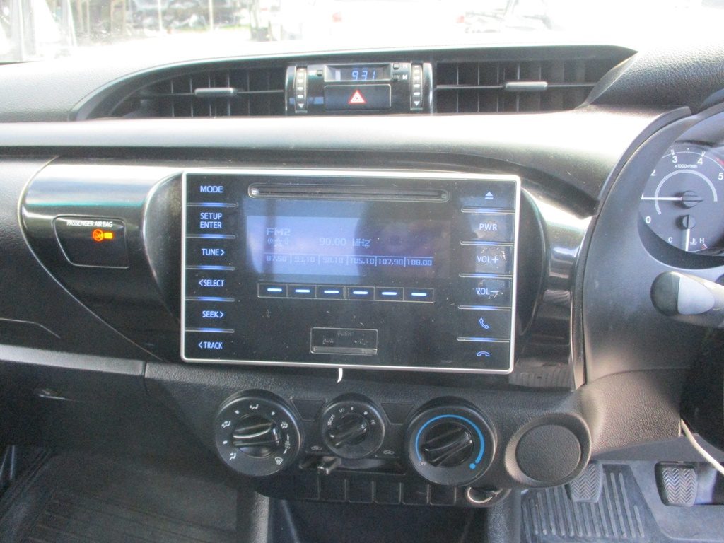 2015 – REVO 2WD 2.4J MT STANDARD WHITE – 8631