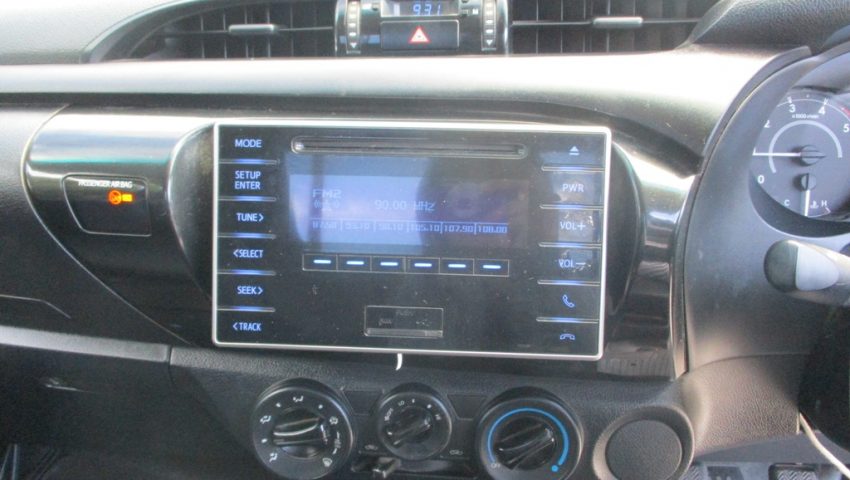 2015 – REVO 2WD 2.4J MT STANDARD WHITE – 8631