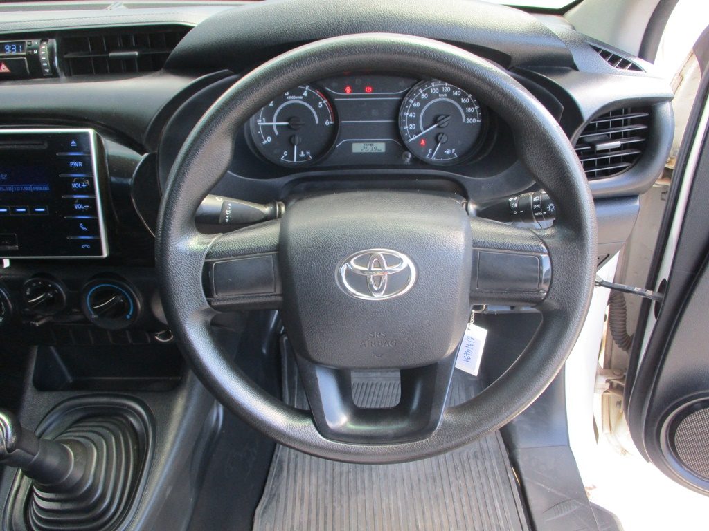 2015 – REVO 2WD 2.4J MT STANDARD WHITE – 8631