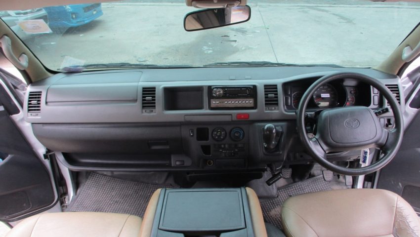 2012 – TOYOTA 2WD 2.5 MT COMMUTER SILVER – 3706