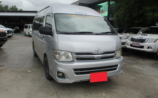 2012 – TOYOTA 2WD 2.5 MT COMMUTER SILVER – 3706