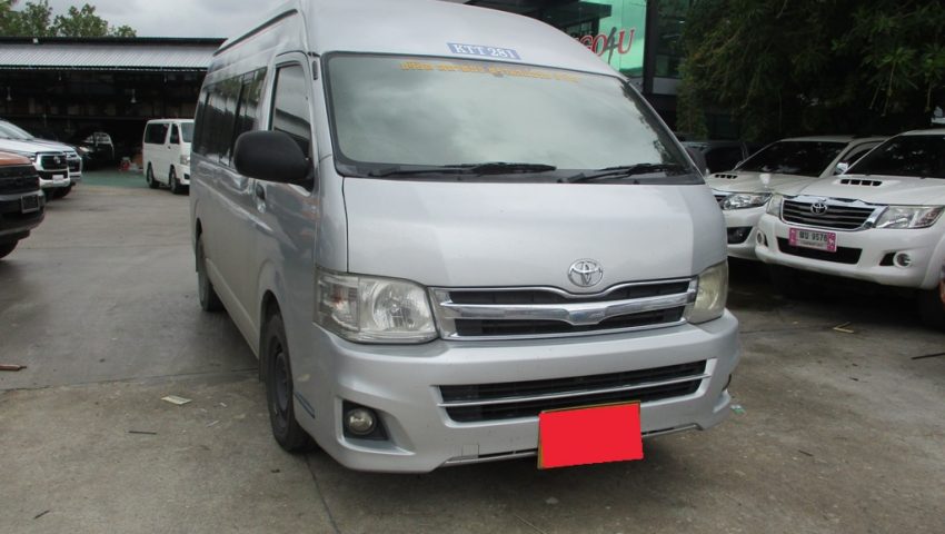 2012 – TOYOTA 2WD 2.5 MT COMMUTER SILVER – 3706