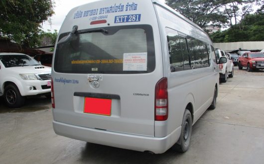 2012 – TOYOTA 2WD 2.5 MT COMMUTER SILVER – 3706