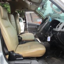 2012 – TOYOTA 2WD 2.5 MT COMMUTER SILVER – 3706